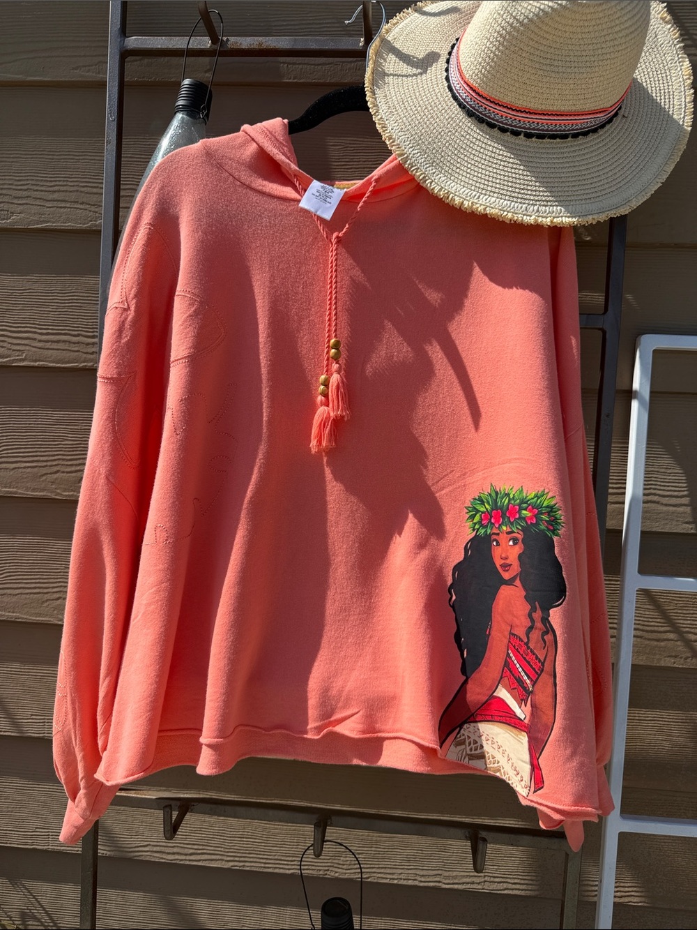 Disney New Mohana Hawaiian Corl XL hoodie gorgeous no longer available